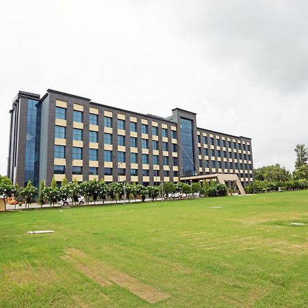 Golden Blossom Imperial Resorts Lucknow Exteriör bild