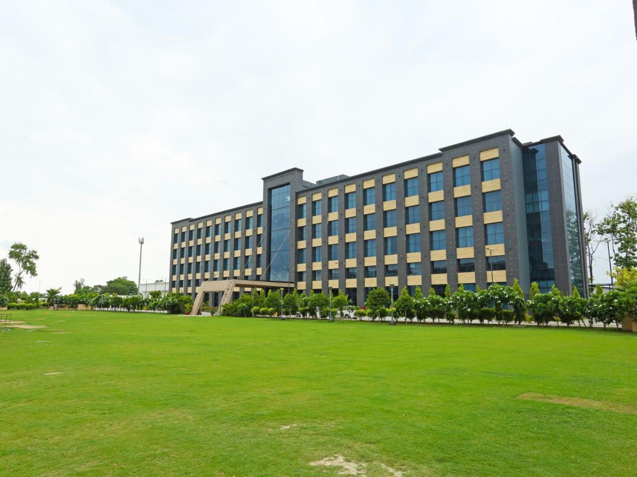 Golden Blossom Imperial Resorts Lucknow Exteriör bild