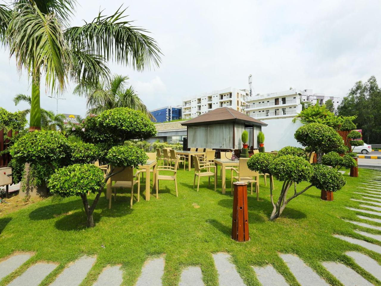 Golden Blossom Imperial Resorts Lucknow Exteriör bild